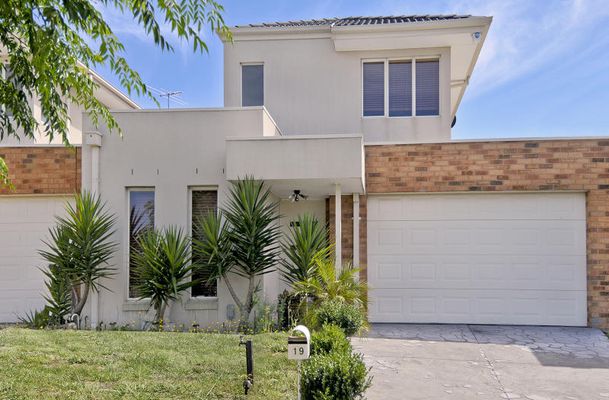 19 Donvale Ave, Roxburgh Park