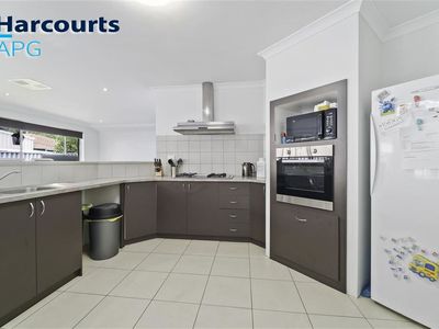 11 ARUM CORNER, Glen Iris