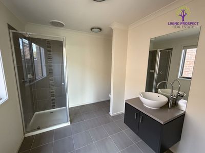 11 Aruba Avenue, Point Cook