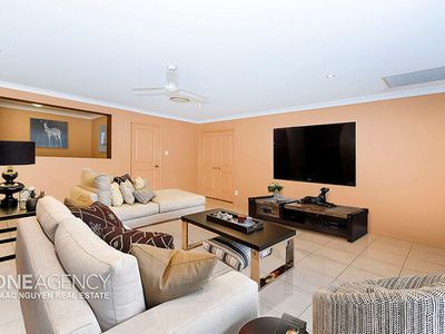 13 The Crescent, Underwood