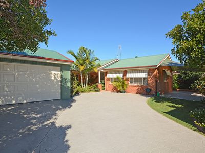8 Lakeside Court, Torquay