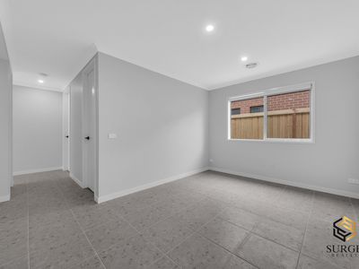 13 Pickering Crescent, Lara