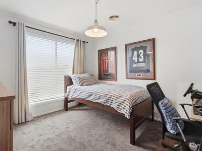 1 / 5 HOSKEN STREET, Altona Meadows