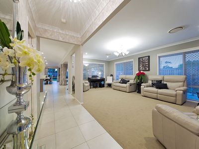 5 Sylvateere Cr, Wakerley