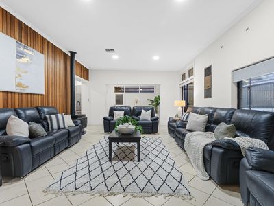 20 Frontenac Avenue, Panorama