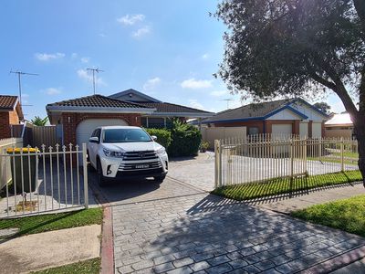 42 Kenneth Crescent, Dean Park