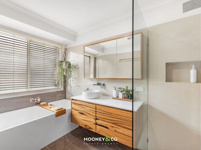 8 Belvoir Court, Cranbourne