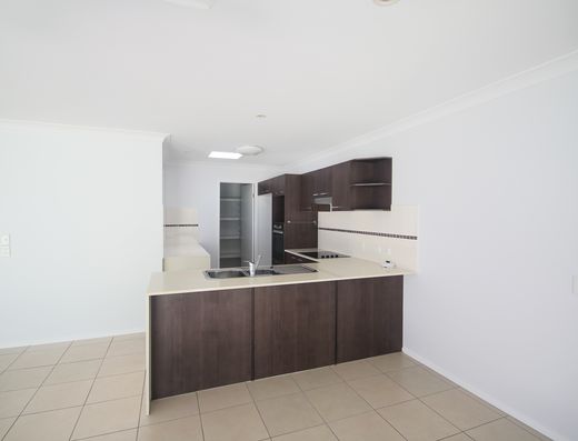 Large family home Peregian Springs image 3