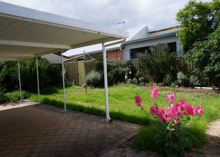 9 Young Street, Seacliff