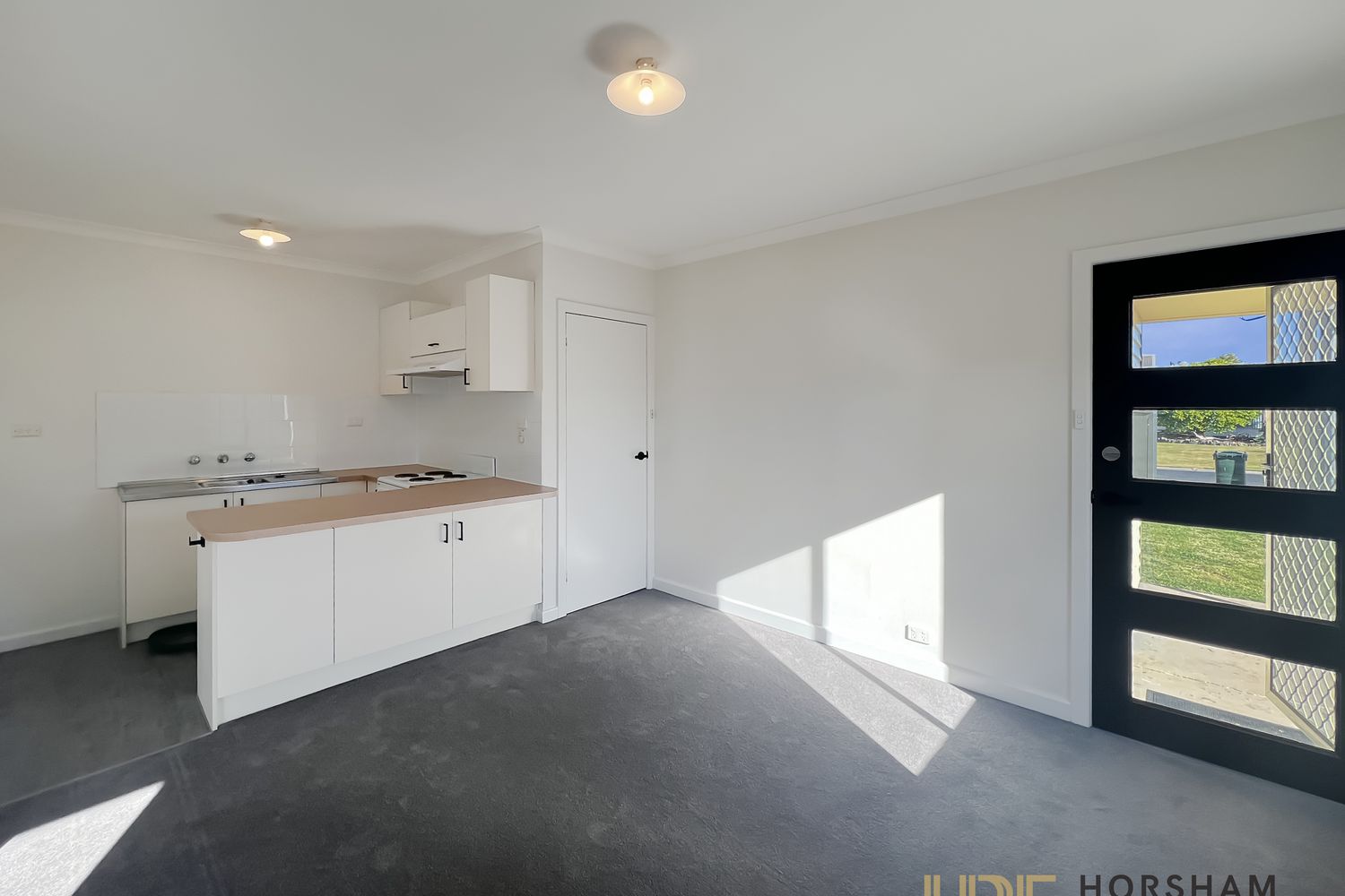6 Queen Street, Horsham