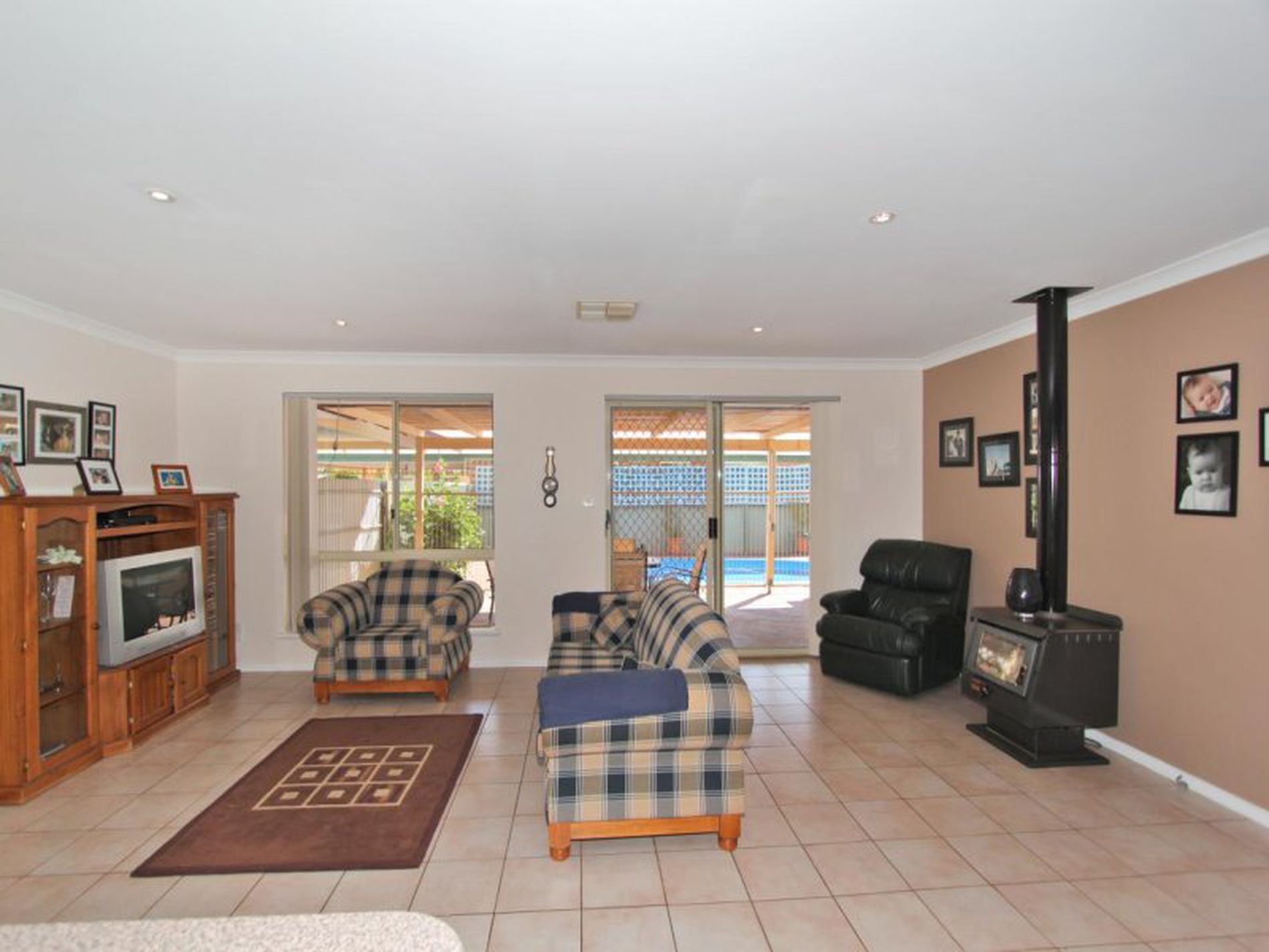 7 Heston Court, Somerville