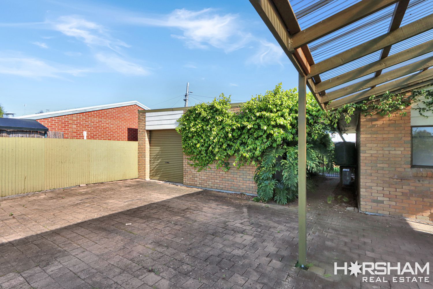 8 Henderson Avenue, Horsham