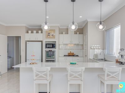 9 Topmast Brace, Alkimos