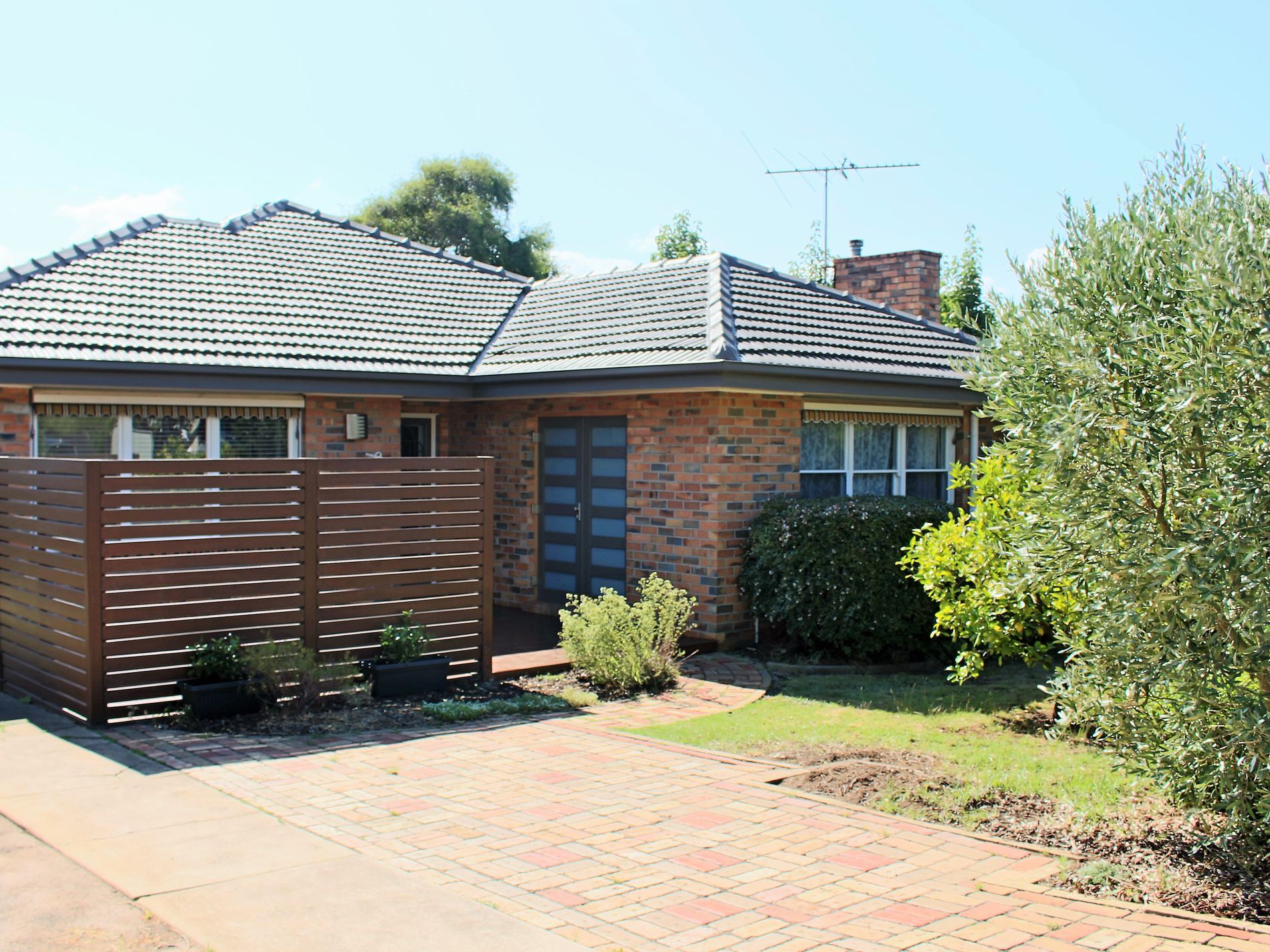 8 Araluen Parade, Belmont