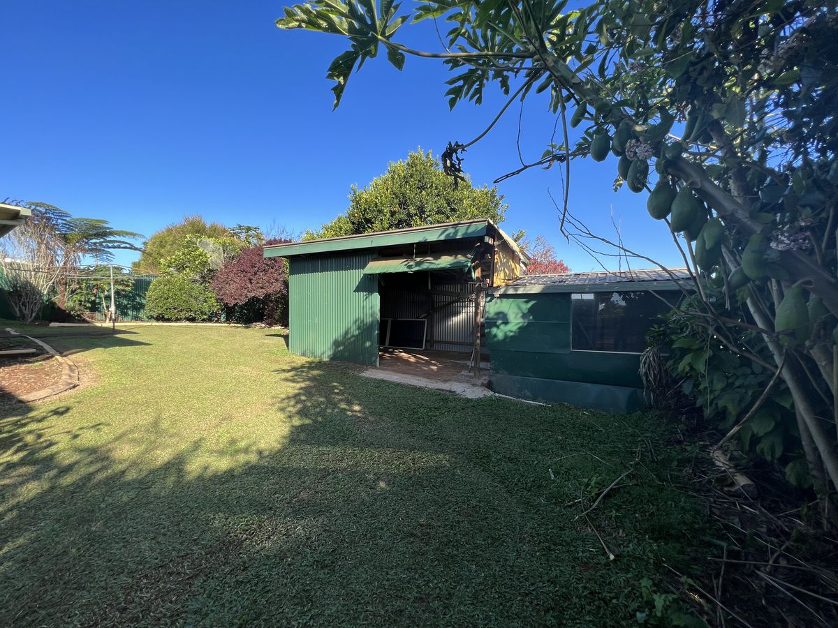 4 Larkin Close, Atherton