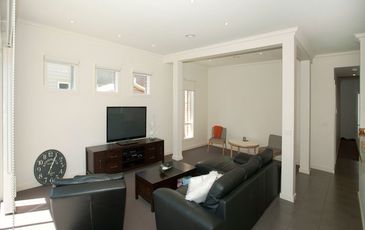 25 Tilbavale Close, Hallam
