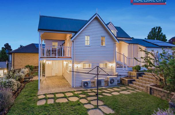 7 Crown Point, Craigieburn