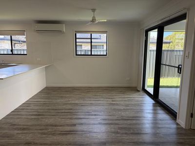 2 / 10 Satinwood Avenue, Urraween