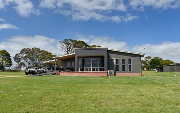 8 John Fallas Drive, Compton