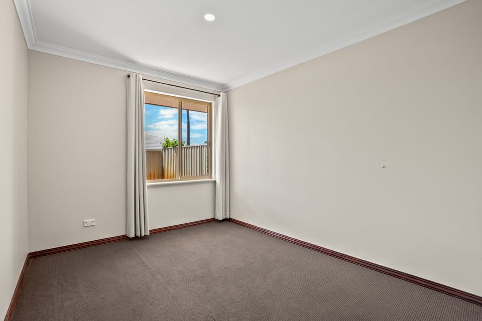 16 Frigate Close, Waikiki