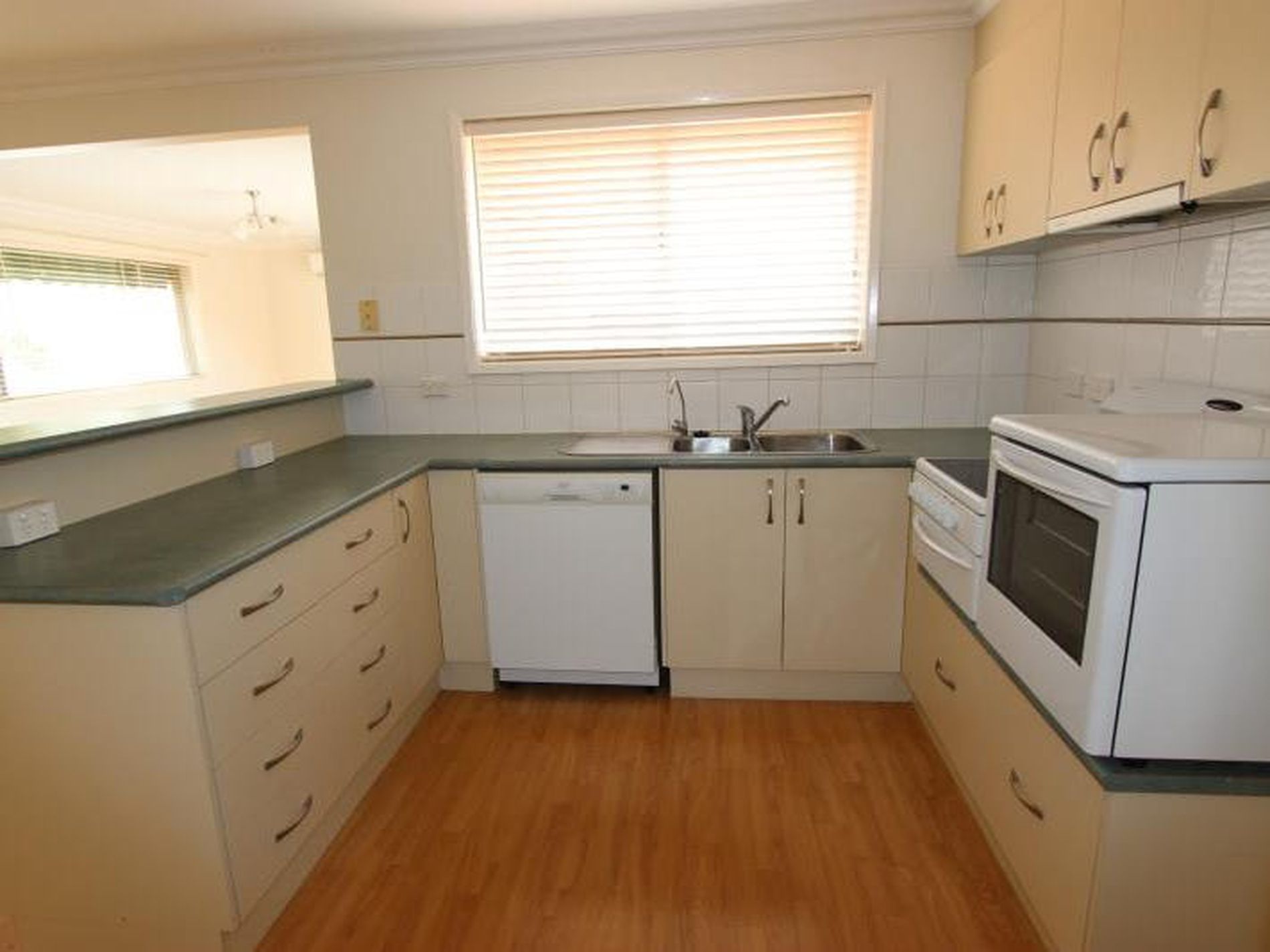 22 Bostock Avenue, Manifold Heights