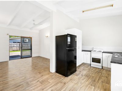 60 Hollywood Boulevard, White Rock