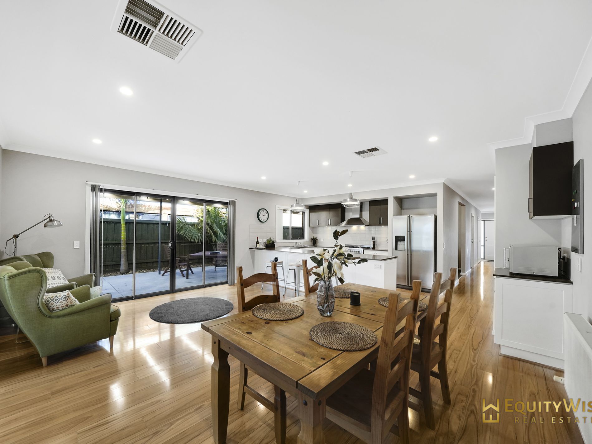 40 Holyoake Parade, Manor Lakes