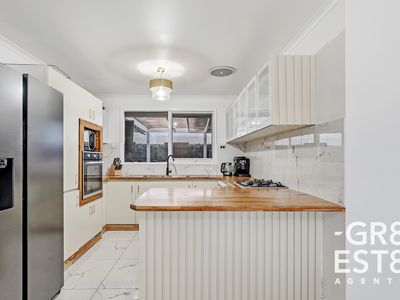 27 Lansell Drive, Cranbourne North