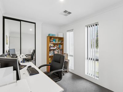 12 Roebuck Boulevard, Eglinton