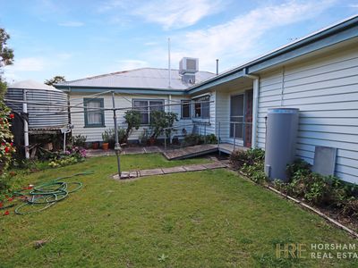 7 Tena Avenue, Horsham