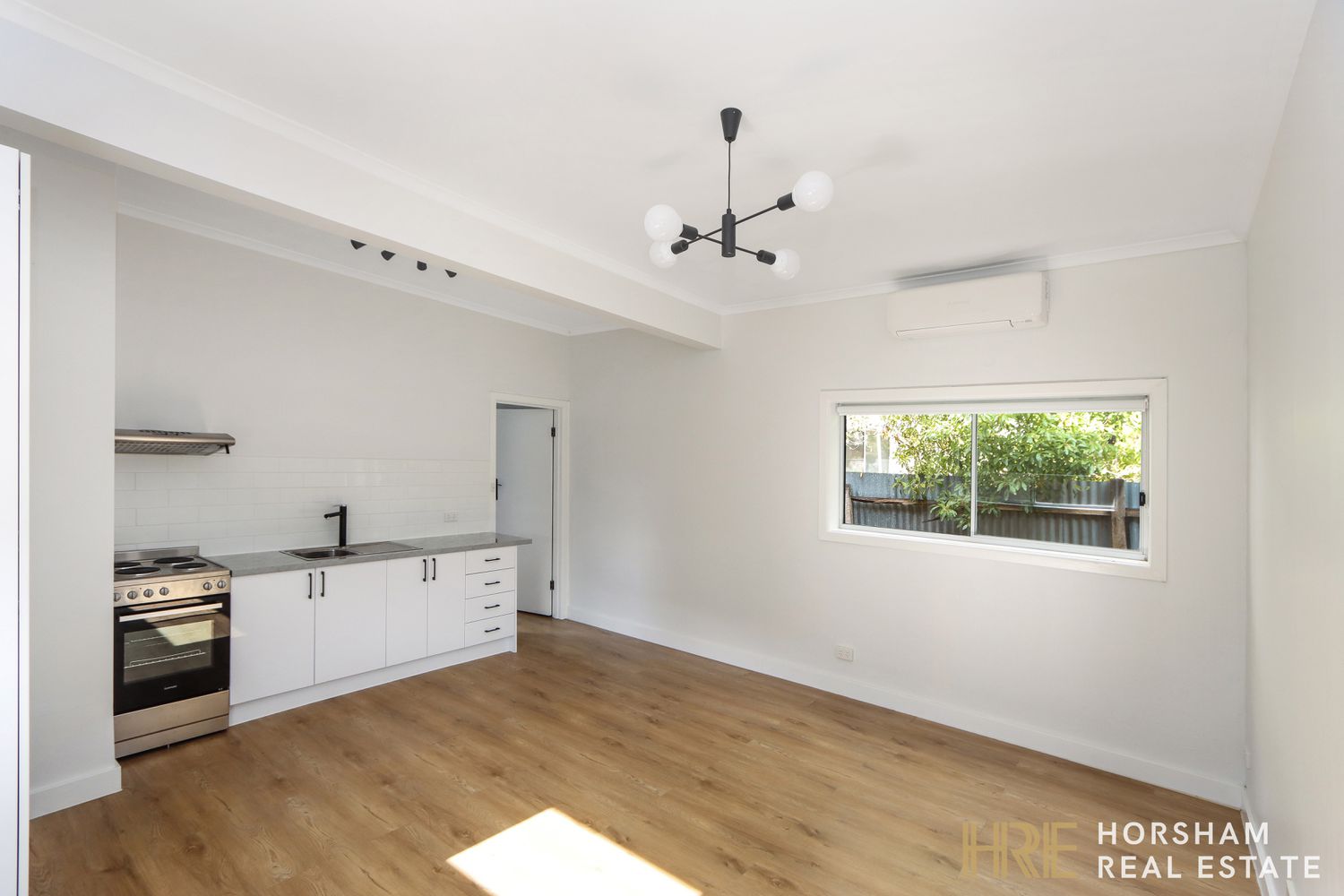 3 / 8 Rennison Street, Horsham