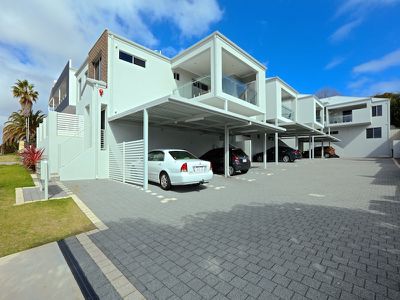 4/7 Mahlberg Avenue, Woodlands