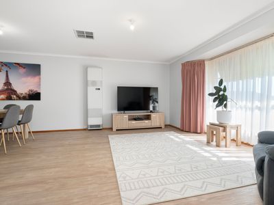 2 TEMPLETON PLACE, West Wodonga
