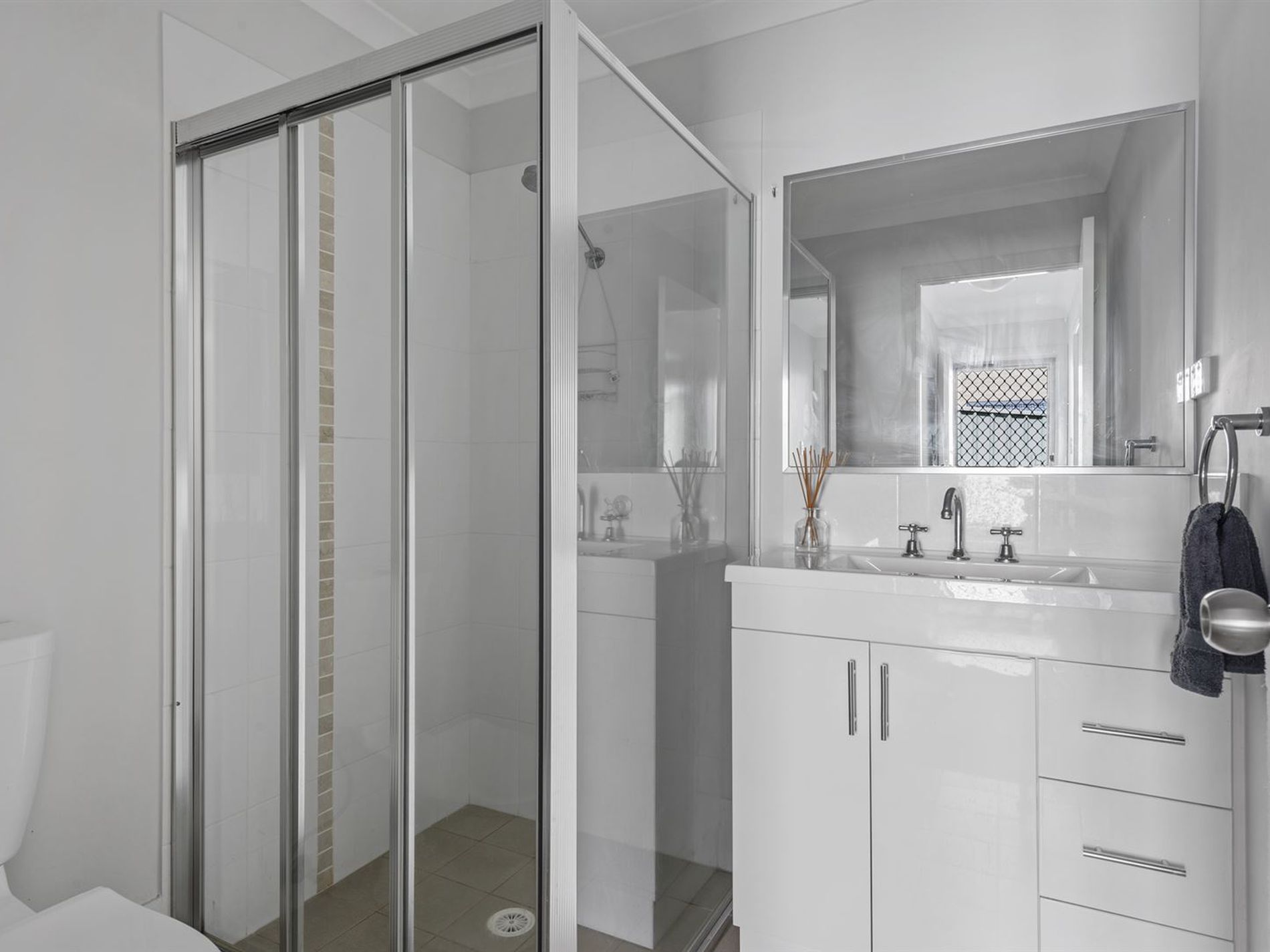 35 & 35a Gemini Way, Narrawallee