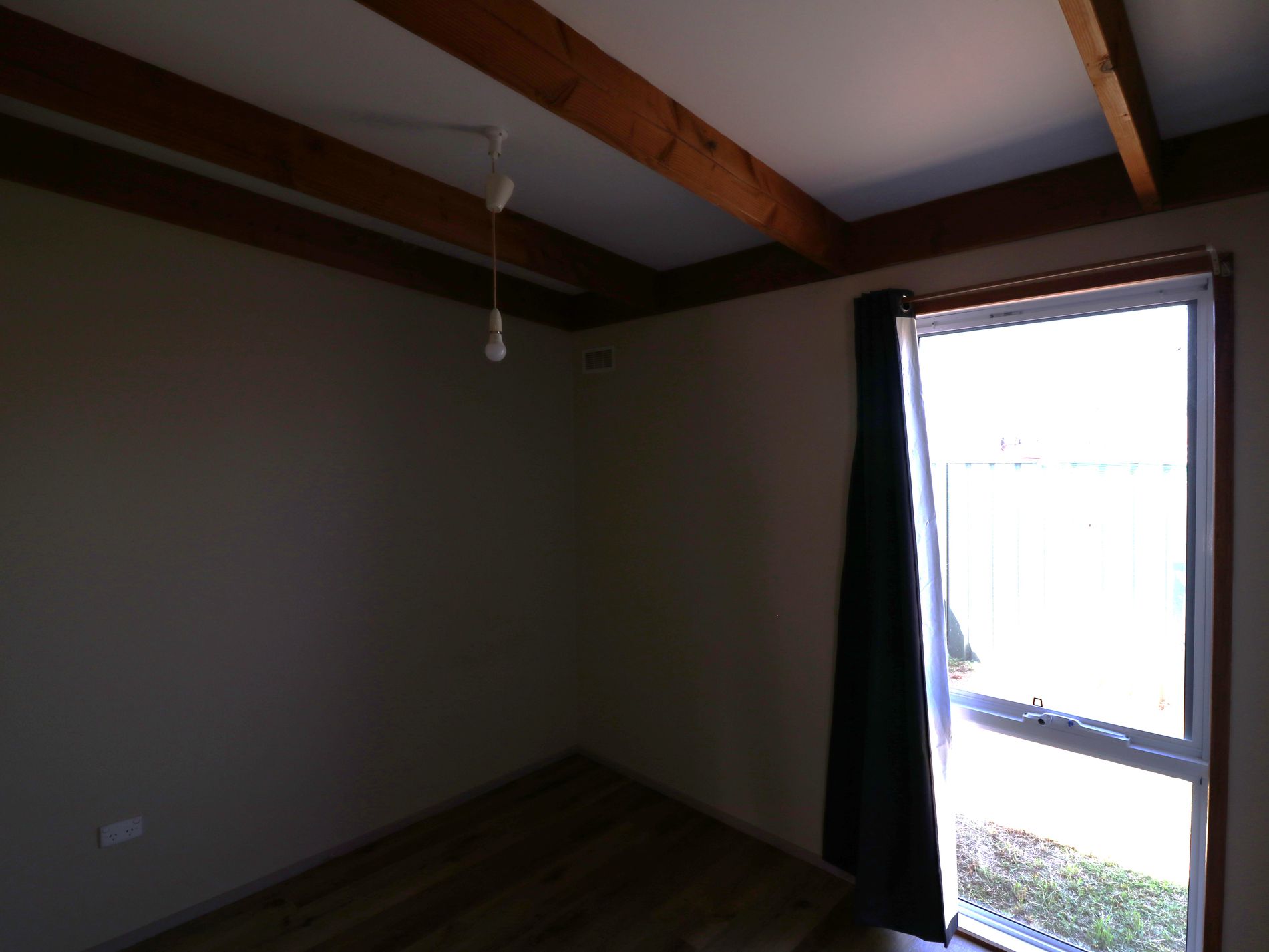 10 2- 6 Albert Street, Seymour