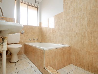 3 / 8 Fairmount Street, Lakemba