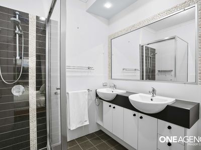 8 / 230 Pulgul Street, Urangan