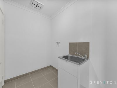 6 Distaff Way, Rockbank