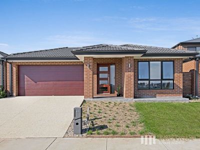 28 Wheelers Park Drive, Cranbourne North