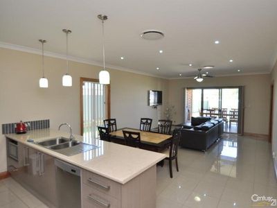 64 Dunheved Circle, Dubbo