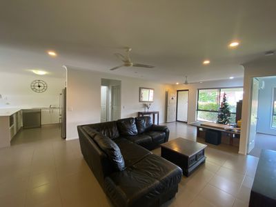 130 / 230 Pulgul Street, Urangan
