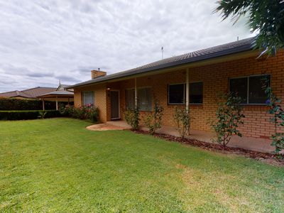 32 Stonehaven Avenue, Dubbo