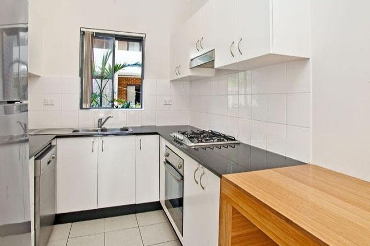 038 / 9-17 Eastbourne Road, Homebush West