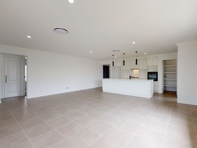 64 Champagne Drive, Dubbo
