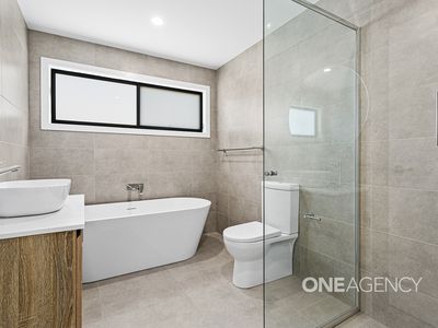 4 / 8 Fraser Crescent, Albion Park