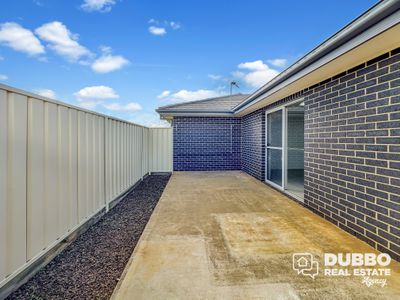 22A Hindmarsh Esplanade, Dubbo