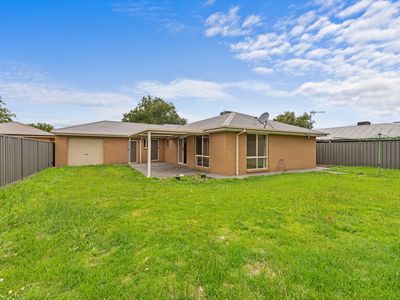 6 Langholme Court, Sale