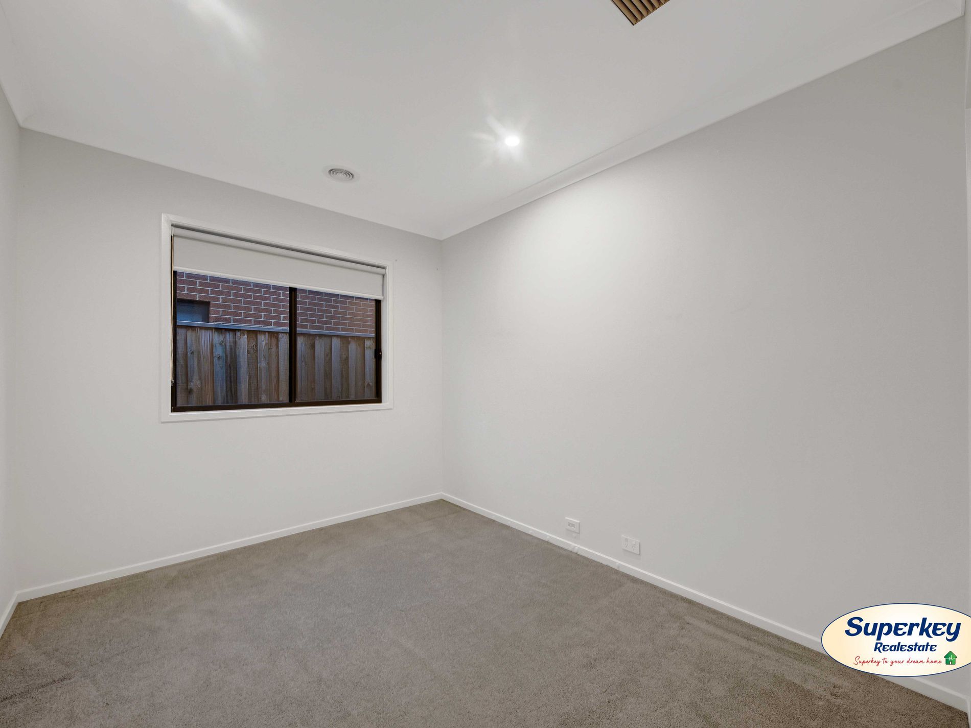 32 Chromite Circuit, Weir Views