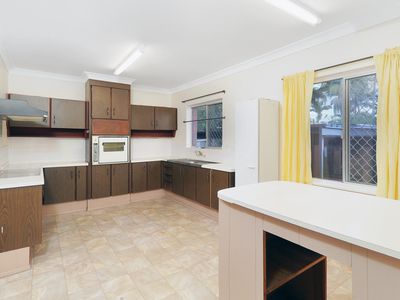 5 Pine Drive, Woodridge