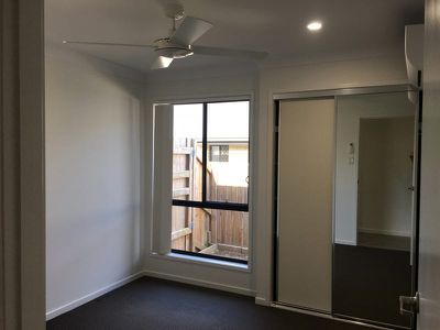 2 / 102 Bradman Way, Urangan